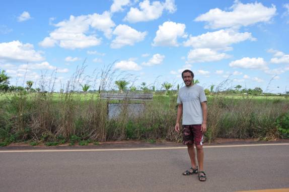 Decepção com o estado deteriorado de área arqueológica no Acre, próxima à capital Rio Branco